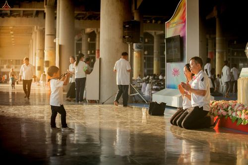 ภาพ No.27922:พิธีปิดแผ่นทองระฆังธรรม เข้าสู่ยุคชาวศิวิไลซ์และพิธีสวดธัมมจักกัปปวัตนสูตร