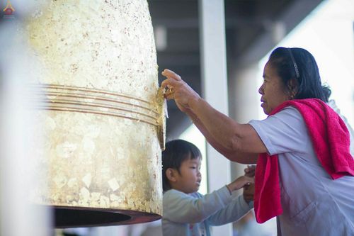 ภาพ No.27933:พิธีปิดแผ่นทองระฆังธรรม เข้าสู่ยุคชาวศิวิไลซ์และพิธีสวดธัมมจักกัปปวัตนสูตร
