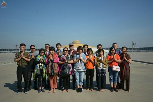 ภาพ No.27935:พิธีปิดแผ่นทองระฆังธรรม เข้าสู่ยุคชาวศิวิไลซ์และพิธีสวดธัมมจักกัปปวัตนสูตร