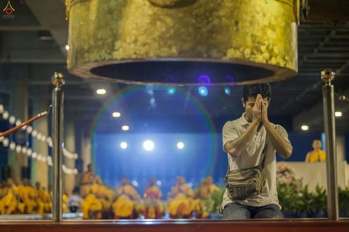 ภาพ No.27940:พิธีปิดแผ่นทองระฆังธรรม เข้าสู่ยุคชาวศิวิไลซ์และพิธีสวดธัมมจักกัปปวัตนสูตร