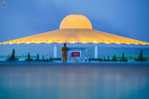 ภาพ No.27955:พิธีปิดแผ่นทองระฆังธรรม เข้าสู่ยุคชาวศิวิไลซ์และพิธีสวดธัมมจักกัปปวัตนสูตร