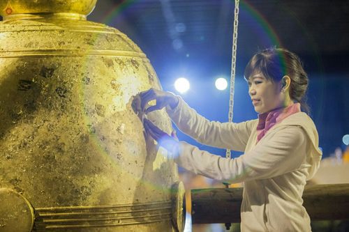 ภาพ No.27966:พิธีปิดแผ่นทองระฆังธรรม เข้าสู่ยุคชาวศิวิไลซ์และพิธีสวดธัมมจักกัปปวัตนสูตร