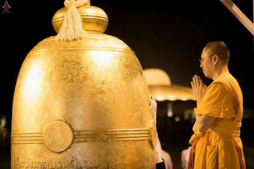 ภาพ No.27967:พิธีปิดแผ่นทองระฆังธรรม เข้าสู่ยุคชาวศิวิไลซ์และพิธีสวดธัมมจักกัปปวัตนสูตร