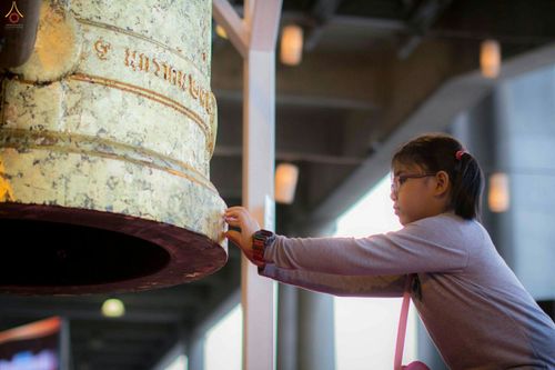 ภาพ No.27974:พิธีปิดแผ่นทองระฆังธรรม เข้าสู่ยุคชาวศิวิไลซ์และพิธีสวดธัมมจักกัปปวัตนสูตร