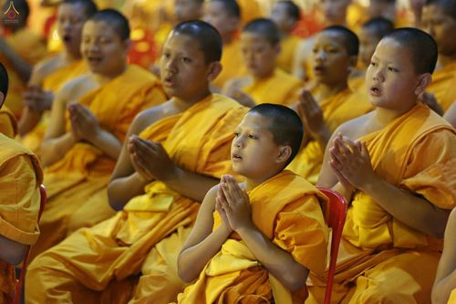 ภาพ No.27980:พิธีปิดแผ่นทองระฆังธรรม เข้าสู่ยุคชาวศิวิไลซ์และพิธีสวดธัมมจักกัปปวัตนสูตร