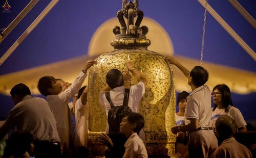 ภาพ No.27982:พิธีปิดแผ่นทองระฆังธรรม เข้าสู่ยุคชาวศิวิไลซ์และพิธีสวดธัมมจักกัปปวัตนสูตร