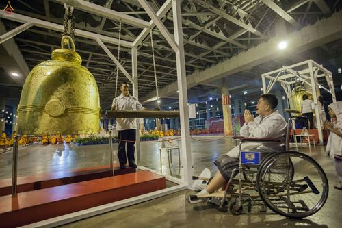 ภาพ No.27983:พิธีปิดแผ่นทองระฆังธรรม เข้าสู่ยุคชาวศิวิไลซ์และพิธีสวดธัมมจักกัปปวัตนสูตร