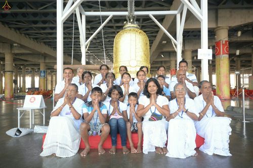 ภาพ No.27989:พิธีปิดแผ่นทองระฆังธรรม เข้าสู่ยุคชาวศิวิไลซ์และพิธีสวดธัมมจักกัปปวัตนสูตร