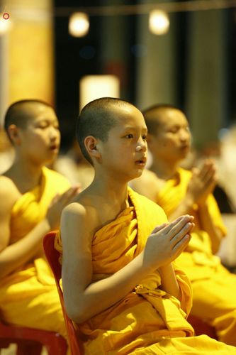 ภาพ No.27993:พิธีปิดแผ่นทองระฆังธรรม เข้าสู่ยุคชาวศิวิไลซ์และพิธีสวดธัมมจักกัปปวัตนสูตร