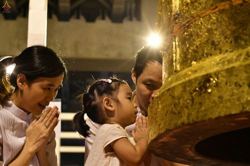 ภาพ No.27998:พิธีปิดแผ่นทองระฆังธรรม เข้าสู่ยุคชาวศิวิไลซ์และพิธีสวดธัมมจักกัปปวัตนสูตร