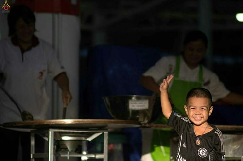 ภาพ No.28069:พิธีปิดแผ่นทองระฆังธรรม เข้าสู่ยุคชาวศิวิไลซ์และพิธีสวดธัมมจักกัปปวัตนสูตร