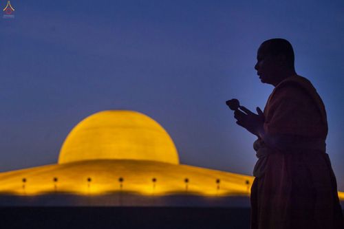 ภาพ No.28084:พิธีปิดแผ่นทองระฆังธรรม เข้าสู่ยุคชาวศิวิไลซ์และพิธีสวดธัมมจักกัปปวัตนสูตร