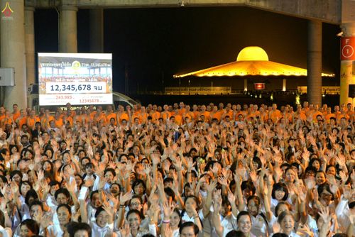 พิธีปิดแผ่นทองระฆังธรรม เข้าสู่ยุคชาวศิวิไลซ์ และพิธีสวดธัมมจักกัปปวัตนสูตร มุ่งสู่ความสำเร็จ ๑๒,๓๔๕,๖๗๘ จบ