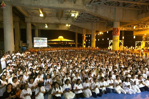 ภาพ No.28092:พิธีปิดแผ่นทองระฆังธรรม เข้าสู่ยุคชาวศิวิไลซ์ และพิธีสวดธัมมจักกัปปวัตนสูตร มุ่งสู่ความสำเร็จ ๑๒,๓๔๕,๖๗๘ จบ