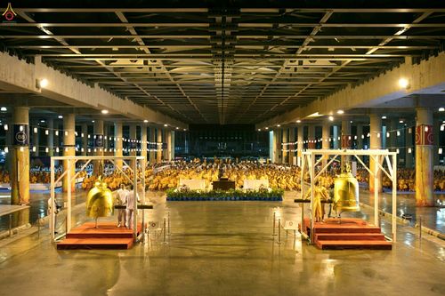 ภาพ No.28096:พิธีปิดแผ่นทองระฆังธรรม เข้าสู่ยุคชาวศิวิไลซ์ และพิธีสวดธัมมจักกัปปวัตนสูตร มุ่งสู่ความสำเร็จ ๑๒,๓๔๕,๖๗๘ จบ