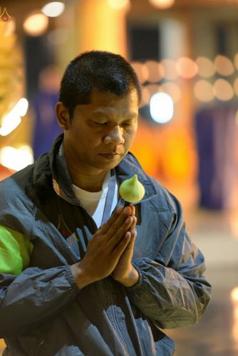 ภาพ No.28106:พิธีปิดแผ่นทองระฆังธรรม เข้าสู่ยุคชาวศิวิไลซ์ และพิธีสวดธัมมจักกัปปวัตนสูตร มุ่งสู่ความสำเร็จ ๑๒,๓๔๕,๖๗๘ จบ