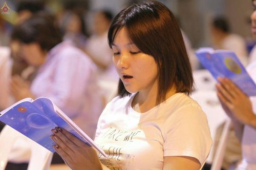 ภาพ No.28111:พิธีปิดแผ่นทองระฆังธรรม เข้าสู่ยุคชาวศิวิไลซ์ และพิธีสวดธัมมจักกัปปวัตนสูตร มุ่งสู่ความสำเร็จ ๑๒,๓๔๕,๖๗๘ จบ