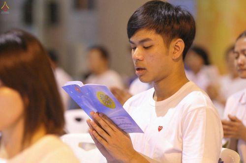 ภาพ No.28112:พิธีปิดแผ่นทองระฆังธรรม เข้าสู่ยุคชาวศิวิไลซ์ และพิธีสวดธัมมจักกัปปวัตนสูตร มุ่งสู่ความสำเร็จ ๑๒,๓๔๕,๖๗๘ จบ