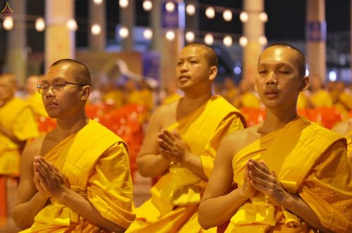 ภาพ No.28114:พิธีปิดแผ่นทองระฆังธรรม เข้าสู่ยุคชาวศิวิไลซ์ และพิธีสวดธัมมจักกัปปวัตนสูตร มุ่งสู่ความสำเร็จ ๑๒,๓๔๕,๖๗๘ จบ