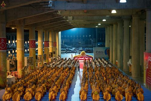 ภาพ No.28116:พิธีปิดแผ่นทองระฆังธรรม เข้าสู่ยุคชาวศิวิไลซ์ และพิธีสวดธัมมจักกัปปวัตนสูตร มุ่งสู่ความสำเร็จ ๑๒,๓๔๕,๖๗๘ จบ