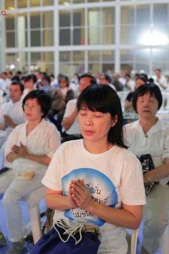 ภาพ No.28124:พิธีปิดแผ่นทองระฆังธรรม เข้าสู่ยุคชาวศิวิไลซ์ และพิธีสวดธัมมจักกัปปวัตนสูตร มุ่งสู่ความสำเร็จ ๑๒,๓๔๕,๖๗๘ จบ