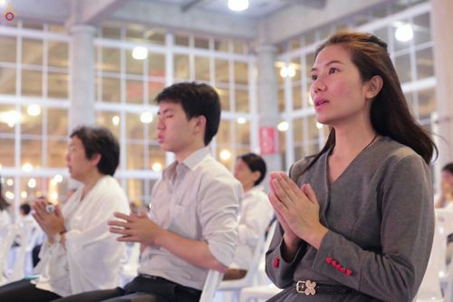 ภาพ No.28125:พิธีปิดแผ่นทองระฆังธรรม เข้าสู่ยุคชาวศิวิไลซ์ และพิธีสวดธัมมจักกัปปวัตนสูตร มุ่งสู่ความสำเร็จ ๑๒,๓๔๕,๖๗๘ จบ