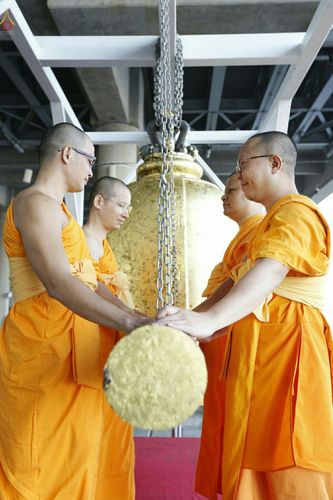 ภาพ No.28140:พิธีปิดแผ่นทองระฆังธรรม เข้าสู่ยุคชาวศิวิไลซ์ และพิธีสวดธัมมจักกัปปวัตนสูตร มุ่งสู่ความสำเร็จ ๑๒,๓๔๕,๖๗๘ จบ