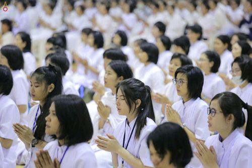 ภาพ No.28158:พิธีปิดแผ่นทองระฆังธรรม เข้าสู่ยุคชาวศิวิไลซ์ และพิธีสวดธัมมจักกัปปวัตนสูตร มุ่งสู่ความสำเร็จ ๑๒,๓๔๕,๖๗๘ จบ