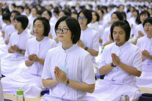 ภาพ No.28160:พิธีปิดแผ่นทองระฆังธรรม เข้าสู่ยุคชาวศิวิไลซ์ และพิธีสวดธัมมจักกัปปวัตนสูตร มุ่งสู่ความสำเร็จ ๑๒,๓๔๕,๖๗๘ จบ