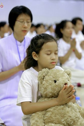 ภาพ No.28172:พิธีปิดแผ่นทองระฆังธรรม เข้าสู่ยุคชาวศิวิไลซ์ และพิธีสวดธัมมจักกัปปวัตนสูตร มุ่งสู่ความสำเร็จ ๑๒,๓๔๕,๖๗๘ จบ