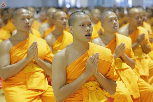 ภาพ No.28174:พิธีปิดแผ่นทองระฆังธรรม เข้าสู่ยุคชาวศิวิไลซ์ และพิธีสวดธัมมจักกัปปวัตนสูตร มุ่งสู่ความสำเร็จ ๑๒,๓๔๕,๖๗๘ จบ