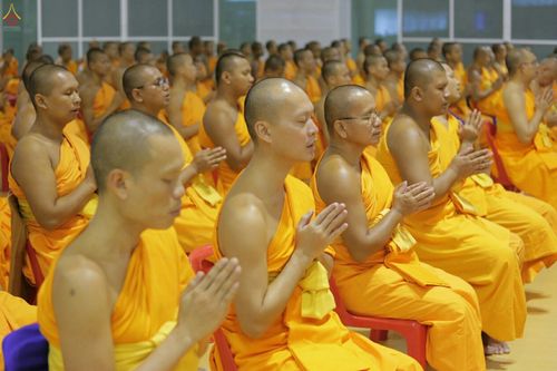 ภาพ No.28176:พิธีปิดแผ่นทองระฆังธรรม เข้าสู่ยุคชาวศิวิไลซ์ และพิธีสวดธัมมจักกัปปวัตนสูตร มุ่งสู่ความสำเร็จ ๑๒,๓๔๕,๖๗๘ จบ