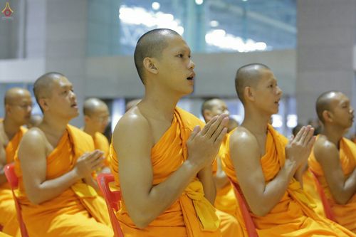 ภาพ No.28178:พิธีปิดแผ่นทองระฆังธรรม เข้าสู่ยุคชาวศิวิไลซ์ และพิธีสวดธัมมจักกัปปวัตนสูตร มุ่งสู่ความสำเร็จ ๑๒,๓๔๕,๖๗๘ จบ