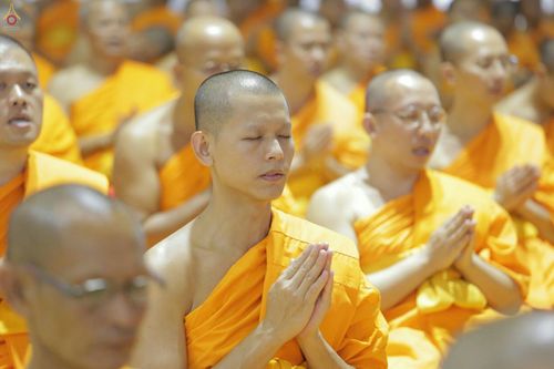 ภาพ No.28180:พิธีปิดแผ่นทองระฆังธรรม เข้าสู่ยุคชาวศิวิไลซ์ และพิธีสวดธัมมจักกัปปวัตนสูตร มุ่งสู่ความสำเร็จ ๑๒,๓๔๕,๖๗๘ จบ