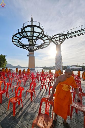 ภาพ No.282408:วันที่ 19 -20 ธันวาคม พ.ศ.2568 เบื้องหลังความสำเร็จ ของการจัดงานตักบาตร พระ 10,000 รูป Skywalk กาญจนบุรี