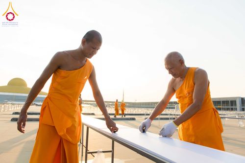 ภาพ No.326541:วันที่ 26 -27 เมษาบน พ.ศ.2569 การเก็บงานแผ่นหน้าโต๊ะที่ลานธรรม งานถวายมหาสังฆทาน 40,000 กว่าวัดทั่วประเทศ ณ ลานธรรม วัดพระธรรมกาย