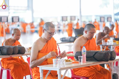 ภาพ No.105575:พิธีถวายภัตตาหารเป็นสังฆทาน แด่คณะพระธรรมยาตราฯ ในโครงการธรรมยาตรากตัญญูบูชา มหาปูชนียาจารย์ พระมงคลเทพมุนี(สด จนฺทสโร) พระผู้ปราบมาร อนุสรณ์สถาน 7 แห่ง ปีที่ 12 วันที่ 3 มกราคม พ.ศ. 2567 ณ สภาธรรมกายสากล วัดพระธรรมกาย