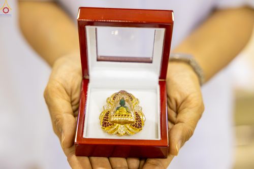 ภาพ No.311674:วันอาทิตย์ต้นเดือนที่ 1 มีนาคม พ.ศ.2569 สัมมนาพิเศษ พิธีมอบรูปหล่อโลหะหลวงปู่วัดปากน้ำ พระมงคลเทพมุนี พิธีมุทิตาสักการะในโอกาสพระครูปลัดรัตนวีรวัฒน์(รังสฤษดิ์ อิทธิจินฺตโก) เจ้าอาวาสวัดพระธรรมกาย  ดำรงตำแหน่งเป็น “ที่ปรึกษาเจ้าคณะจังหวัดปทุมธานี”  ณ ห้อง