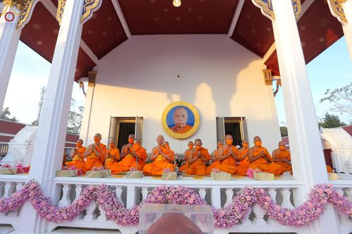 ภาพ No.73562:พิธีตักบาตรพระธรรมยาตราฯ ในโครงการธรรมยาตรากตัญญูบูชา มหาปูชนียาจารย์ พระมงคลเทพมุนี(สด จนฺทสโร) พระผู้ปราบมาร ปีที่ 11 ณ อนุสรณ์สถานลำดับที่ 4 สถานที่เกิดด้วยกายธรรม วัดโบสถ์ (บน) บางคูเวียง อ.บางกรวย จ.นนทบุรี วันที่ 22 มกราคม พ.ศ. 2566