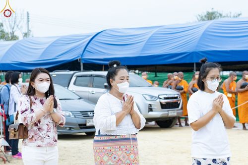 ภาพ No.70004:พิธีถวายภัตตาหารเป็นสังฆทาน แด่คณะพระธรรมยาตราฯ ในโครงการธรรมยาตราฯ ปีที่ 11 ณ อนุสรณ์สถานมหาวิหารพระมงคลเทพมุนี อ.สองพี่น้อง จ.สุพรรณบุรี วันที่ 10 มกราคม พ.ศ. 2566