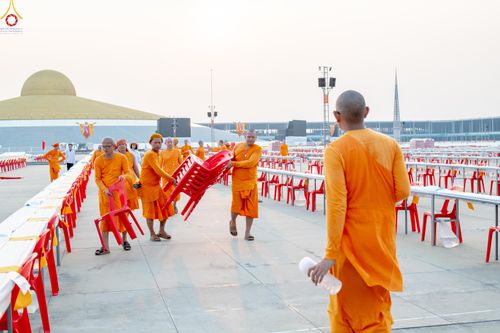 ภาพ No.323103:วันที่ 19 เมษายน พ.ศ.2569 การเรียงกล่องไทยธรรม , เตรียมงานจราจร เพื่องานถวายมหาสังฆทาน 40,000 กว่าวัดทั่วประเทศ วันคุ้มครองโลก 22 เมษายน พ.ศ.2569 วัดพระธรรมกาย