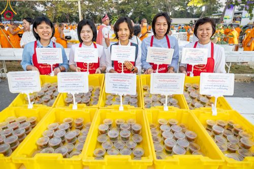 ภาพ No.106325:พิธีถวายภัตตาหารเป็นสังฆทาน แด่คณะพระธรรมยาตราฯ ในโครงการธรรมยาตรากตัญญูบูชา มหาปูชนียาจารย์ พระมงคลเทพมุนี(สด จนฺทสโร) พระผู้ปราบมาร อนุสรณ์สถาน 7 แห่ง ปีที่ 12 วันที่ 5 มกราคม พ.ศ. 2567 ณ อนุสรณ์สถานโลตัสแลนด์ จ.สุพรรณบุรี