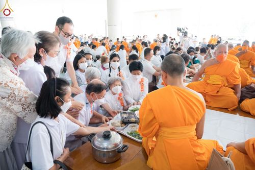 ภาพ No.72817:พิธีเจริญพระพุทธมนต์ และถวายภัตตาหารเป็นสังฆทาน เนื่องในวันคล้ายวันเกิด ครบรอบ 114 ปี คุณยายอาจารย์มหารัตนอุบาสิกาจันทร์ ขนนกยูง วันที่ 19 มกราคม พ.ศ. 2566 ณ หอฉันคุณยายอาจารย์ฯ วัดพระธรรมกาย จ.ปทุมธานี