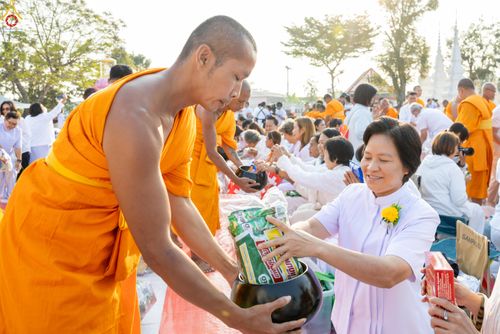 ภาพ No.294555:วันที่ 14 มกราคม พ.ศ. 2569 พิธีตักบาตรพระธรรมยาตรา ณ วัดสองพี่น้อง ต.ต้นตาล อ.สองพี่น้อง จ.สุพรรณบุรี ในโครงการธรรมยาตรา กตัญญูบูชา มหาปูชนียาจารย์ พระมงคลเทพมุนี(สด จนฺทสโร) พระผู้ปราบมาร อนุสรณ์สถาน 7 แห่ง ปีที่ 14