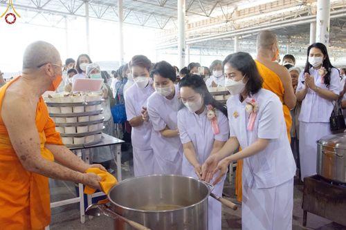 ภาพ No.75143:พิธีถวายภัตตาหารเป็นสังฆทาน แด่คณะพระธรรมยาตราฯ ในโครงการธรรมยาตรากตัญญูบูชา มหาปูชนียาจารย์ พระมงคลเทพมุนี(สด จนฺทสโร) พระผู้ปราบมาร อนุสรณ์สถาน 7 แห่ง ปีที่ 11 วันที่ 31 มกราคม พ.ศ. 2566