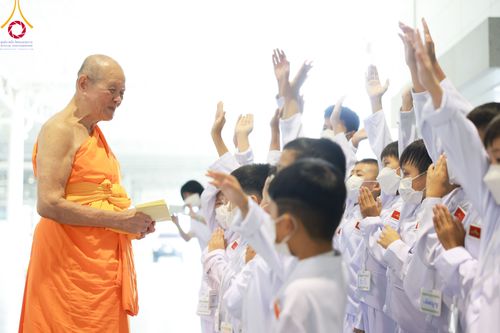 ภาพ No.89919:พิธีปฎิบัติธรรมและพิธีทอดผ้าป่าสมทบกฐินครั้งที่ 3 เนื่องใน 139 ปี วันคล้ายวันเกิดด้วยรูปกายเนื้อ พระมงคลเทพมุนี (สด จนฺทสโร) พระผู้ปราบมาร วันอังคารที่ 10 ตุลาคม พ.ศ. 2566 ณ วัดพระธรรมกาย จ.ปทุมธานี