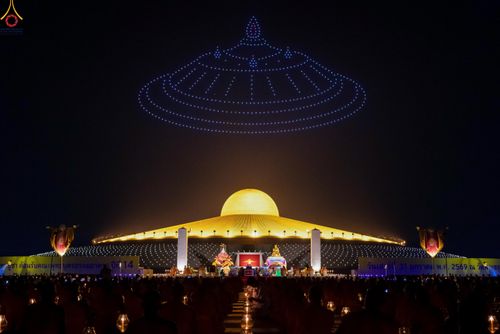 ภาพ No.308112:วันที่ 31 มกราคม พ.ศ. 2569 พิธีจุดประทีปธรรมถวายเป็นพุทธบูชา  และบูชาธรรมมหาปูชนียาจารย์ (ภาพชุดที่ 3) ณ วัดพระธรรมกาย ปทุมธานี ในโครงการธรรมยาตรา กตัญญูบูชา มหาปูชนียาจารย์ พระมงคลเทพมุนี(สด จนฺทสโร) พระผู้ปราบมาร อนุสรณ์สถาน 7 แห่ง ปีที่ 14