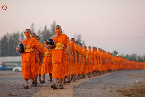 ภาพ No.71452:พิธีถวายภัตตาหารเป็นสังฆทาน แด่คณะพระธรรมยาตราฯ ในโครงการธรรมยาตรากตัญญูบูชา มหาปูชนียาจารย์ พระมงคลเทพมุนี(สด จนฺทสโร) พระผู้ปราบมาร อนุสรณ์สถาน 7 แห่ง ปีที่ 11 วันที่ 16 มกราคม พ.ศ. 2566