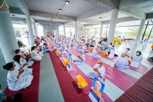 ภาพ No.65691:พิธีปลงผมและพิธีขอขมา มอบบาตรกับผ้าไตร ในโครงการอุปสมบทบูชาธรรม มหาปูชนียาจารย์ประจำปี 2565 ณ ศูนย์ปฎิบัติธรรมสมุทรปราการ(บางบ่อ)  วันอาทิตย์ที่ 20 พฤศจิกายน พ.ศ. 2565