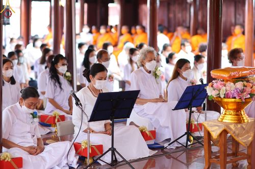ภาพ No.71589:พระธรรมยาตรา ปฏิบัติศาสนกิจ ทำนุบำรุงศาสนสถาน, ปฏิบัติธรรม ร่วมกับชุมชน,นักเรียนเด็กดีวีสตาร์ และร่วมพิธีทอดผ้าป่าบำรุงศาสนสถาน ในโครงการธรรมยาตรากตัญญูบูชา มหาปูชนียาจารย์ พระมงคลเทพมุนี(สด จนฺทสโร) พระผู้ปราบมาร อนุสรณ์สถาน 7 แห่ง ปีที่ 11 ณ วัดสองพี่น